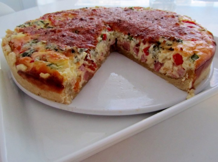 sinihomejuustoquiche_leikkaus (1024x763)