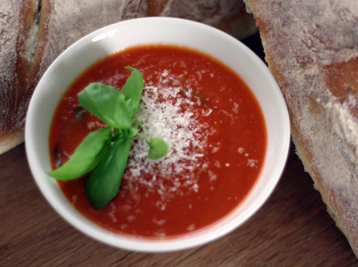 romaattikeitto_ja_patongit1_a (1280x956)