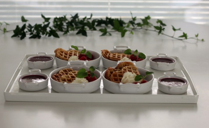 vohvelit_vadelmakastikkeella_1 (1024x631)