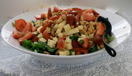 mansikkainen_juustosalaatti