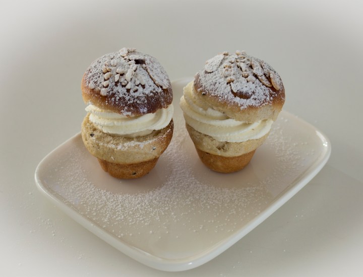 laskiaispullat_hatuilla