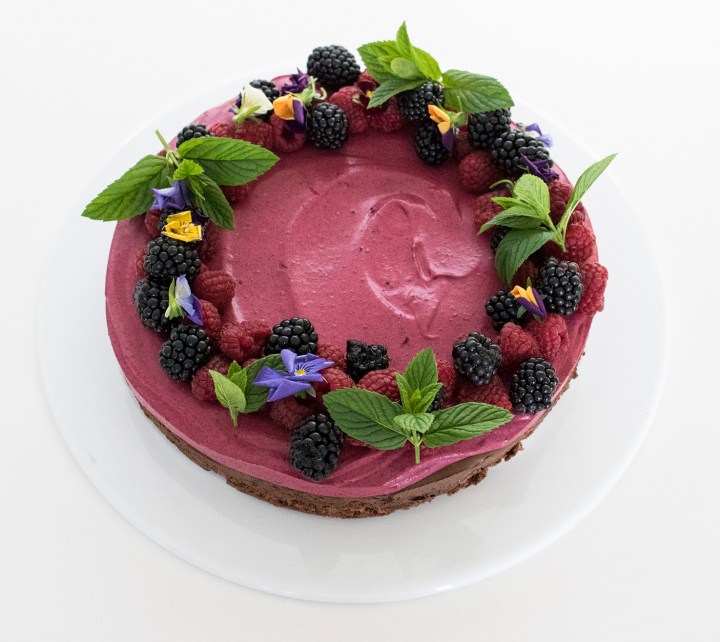 mustaherukka_suklaa_kakku1