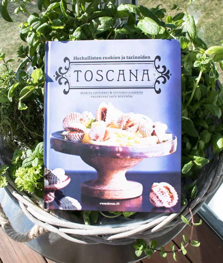 Herkullisten_ruokien_ja_tarinoiden_Tosacana_kirja_1