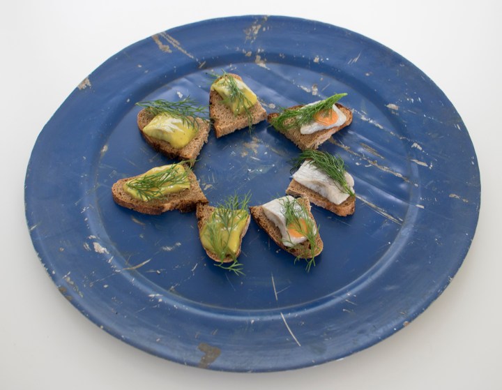 sillikonttorin_sillit_ruisleivalla1